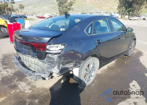 2022 Kia Forte Lxs z USA, uszkodzony, nr VIN 3KPF24AD8NE465251